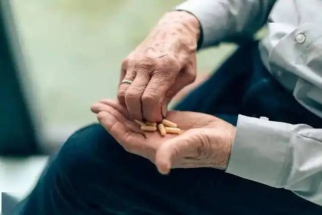 Khi về già có 3 nỗi sợ: Một là té ngã, hai nỗi sợ kia đáng tiếc nhiều người già lại không nhận ra!- Ảnh 2.