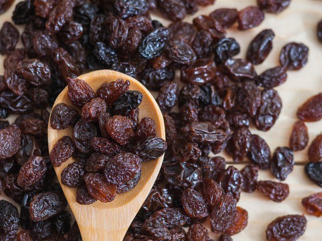 Ăn một ít nho khô trước khi ngủ, sau nửa tháng bạn sẽ nhận 4 lợi ích tuyệt vời, biết càng sớm càng tốt- Ảnh 1.