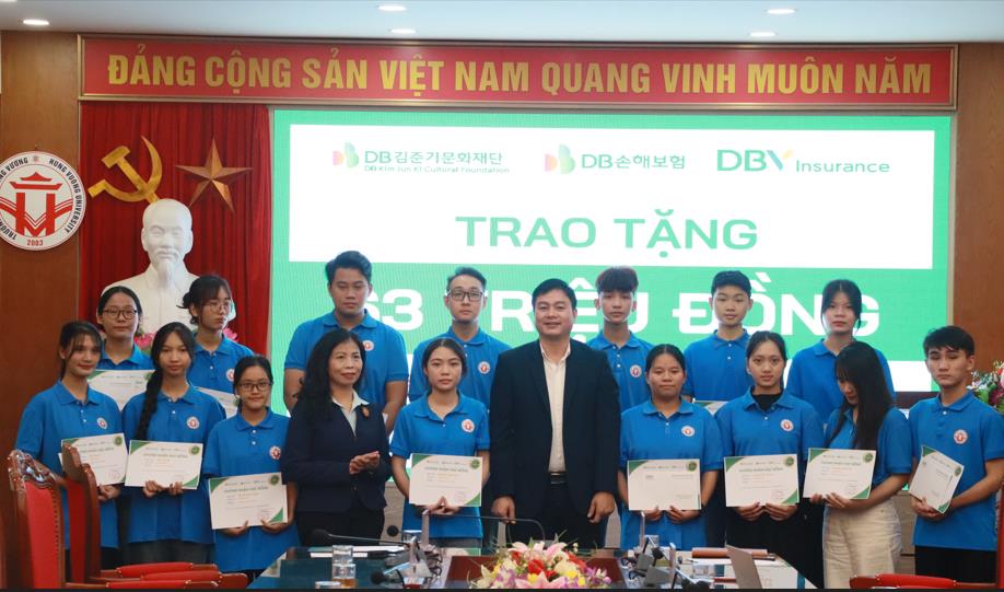 Quỹ Văn hóa DB Kim Jun Ki trao tặng học bổng cho học sinh hoàn cảnh khó khăn Trường Đại học Hùng Vương, Phú Thọ- Ảnh 1.