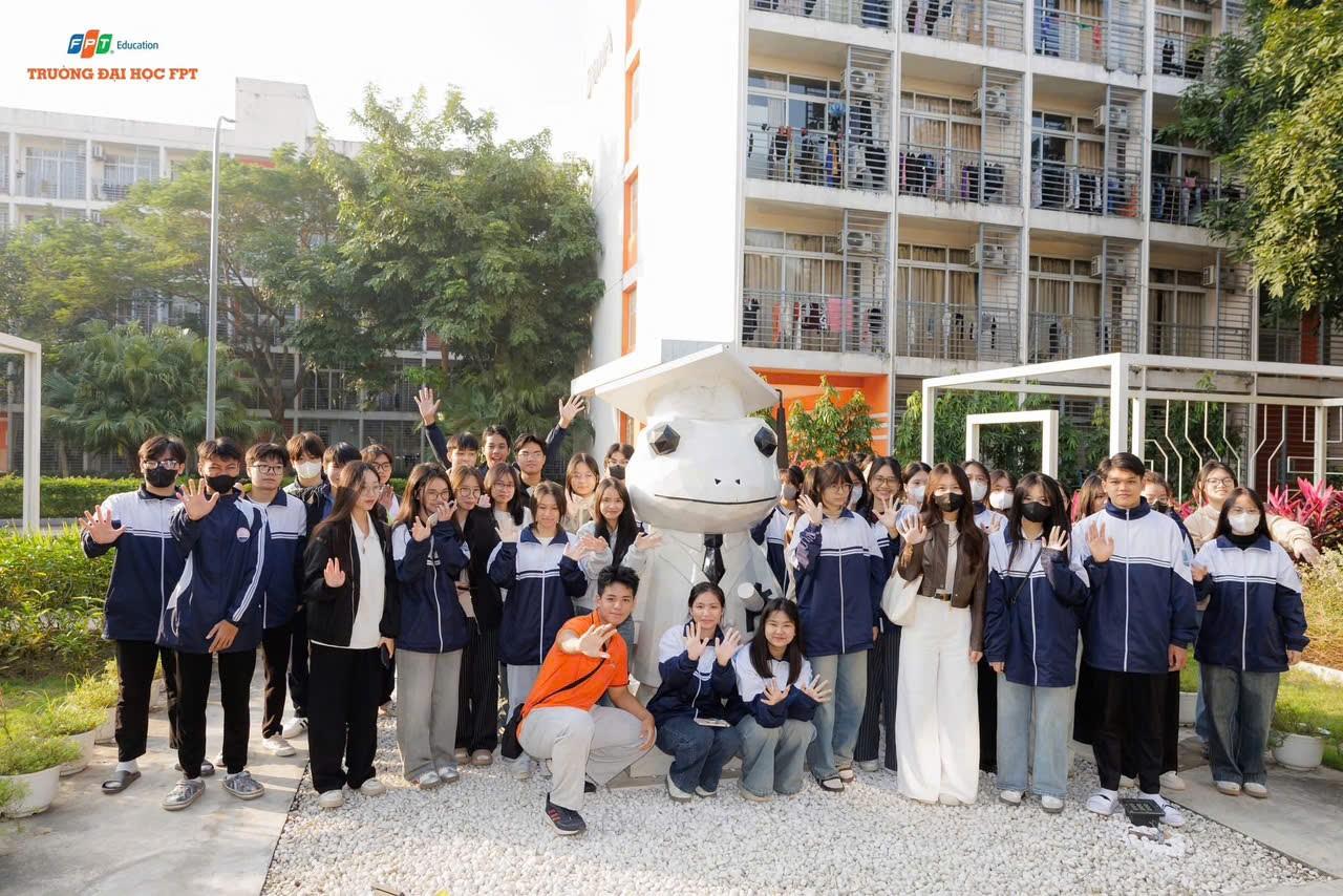 Gần 10.000 Gen Z từ các trường THPT “giải mã tương lai” tại chuỗi Open Day của Trường Đại học FPT- Ảnh 1. Gần 10.000 Gen Z từ các trường THPT “giải mã tương lai” tại chuỗi Open Day của Trường Đại học FPT- Ảnh 1.