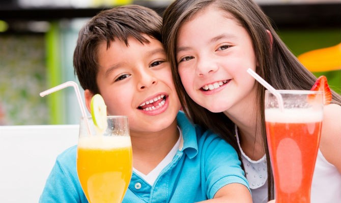 Nước trái cây đóng hộp có cần thiết cho trẻ? | Giác Ngộ Online