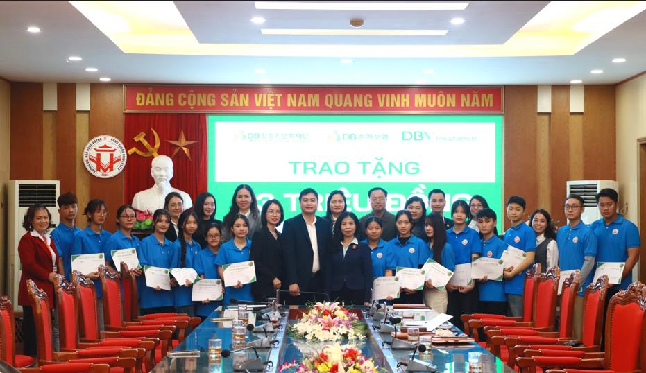 Quỹ Văn hóa DB Kim Jun Ki trao tặng học bổng cho học sinh hoàn cảnh khó khăn Trường Đại học Hùng Vương, Phú Thọ- Ảnh 3.