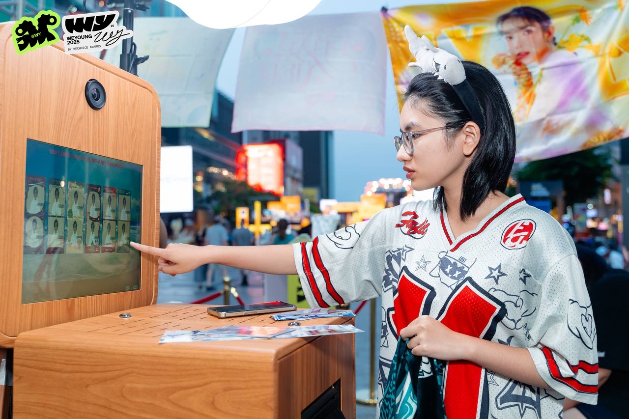 Chuyện gì đang xảy ra ở phố đi bộ Nguyễn Huệ trước thềm Gala WeYoung?- Ảnh 4. Chuyện gì đang xảy ra ở phố đi bộ Nguyễn Huệ trước thềm Gala WeYoung?- Ảnh 4.