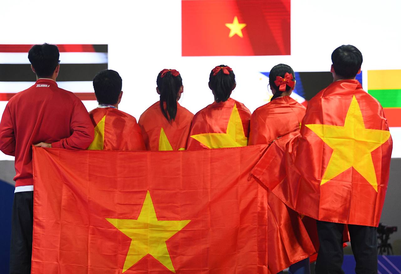 Video: Quá tự hào khoảnh khắc Quốc ca Việt Nam vang lên giữa nhà thi đấu SEA Games 33, Việt Nam vô địch!- Ảnh 2. Video: Quá tự hào khoảnh khắc Quốc ca Việt Nam vang lên giữa nhà thi đấu SEA Games 33, Việt Nam vô địch!- Ảnh 2.