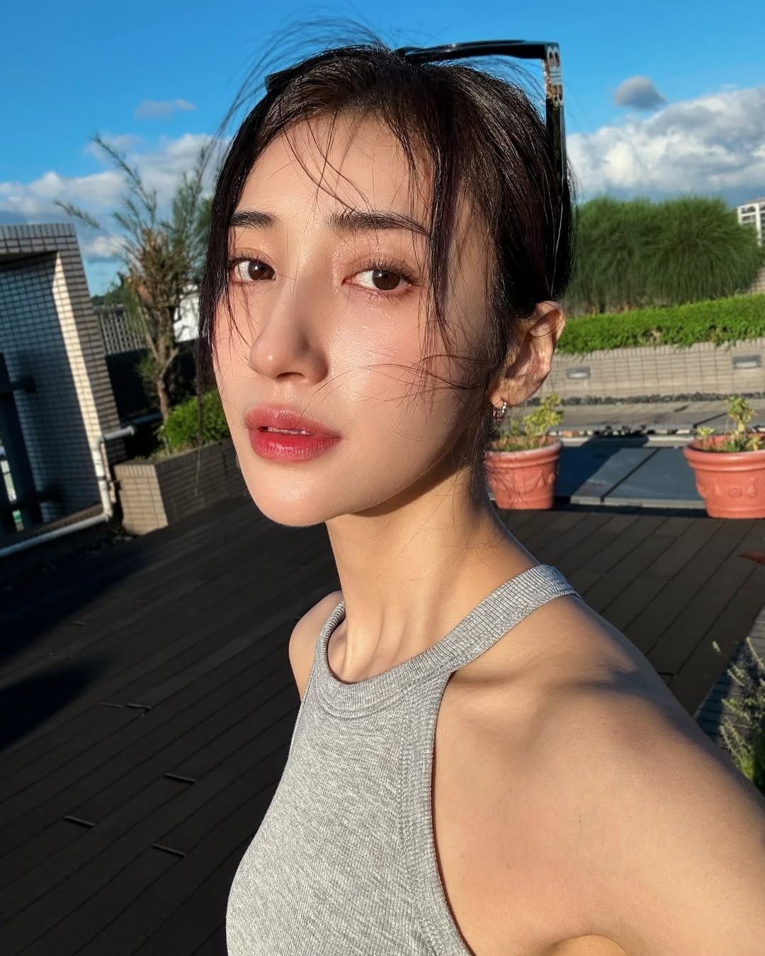 Drama căng đêm Giáng sinh: Nữ diễn viên đình đám V.H lộ clip thân mật với thiếu gia đã có gia đình, phải lên tiếng xin lỗi- Ảnh 1.