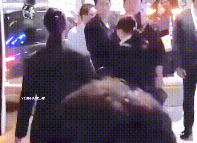 Hé lộ danh tính cặp đôi bị Dispatch khui vào ngày 1/1/2026, giống hệt Son Ye Jin - Hyun Bin ở 1 điểm- Ảnh 10. Hé lộ danh tính cặp đôi bị Dispatch khui vào ngày 1/1/2026, giống hệt Son Ye Jin - Hyun Bin ở 1 điểm- Ảnh 10.