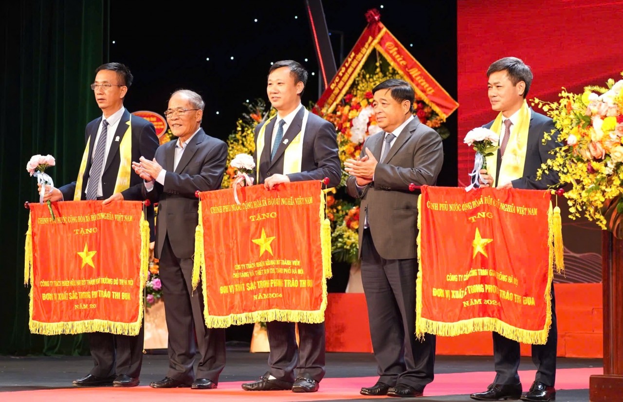 Phó Thủ tướng Phó Thủ tướng Nguyễn Chí Dũng mong muốn cộng đồng doanh nghiệp Thủ đô đẩy mạnh chuyển đổi số, ứng dụng khoa học công nghệ, đổi mới sáng tạo Phó Thủ tướng Phó Thủ tướng Nguyễn Chí Dũng mong muốn cộng đồng doanh nghiệp Thủ đô đẩy mạnh chuyển đổi số, ứng dụng khoa học công nghệ, đổi mới sáng tạo