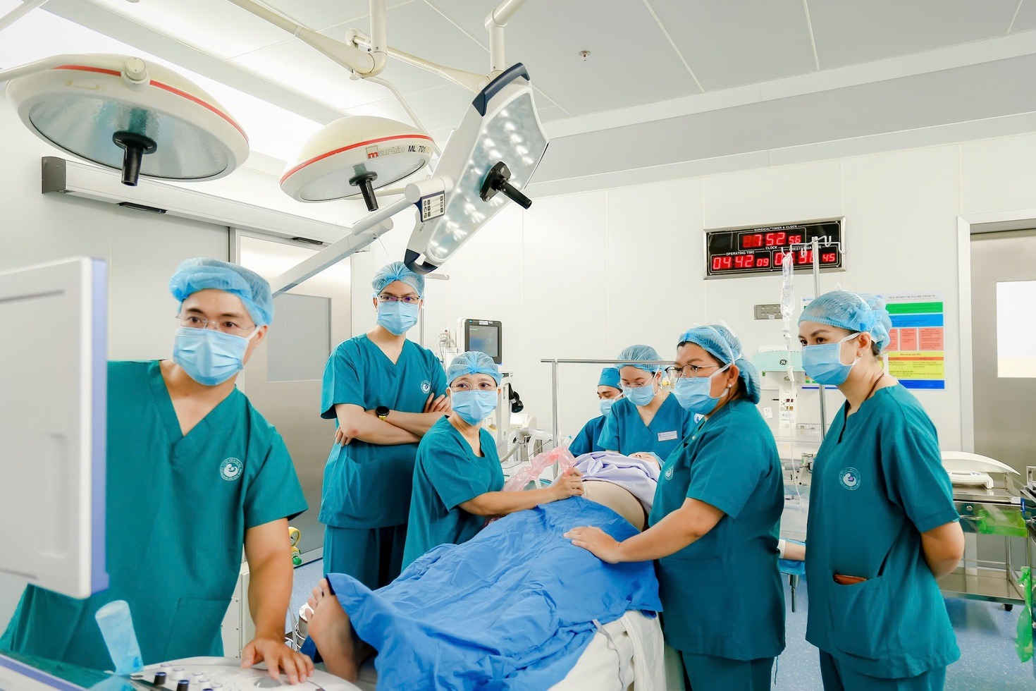 Cuộc sống hiện tại của em bé Singapore được thông tim từ trong bào thai: Những chuyện đẫm nước mắt lần đầu BS Việt lên tiếng- Ảnh 3.