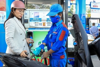 Từ 15h chiều 25/12, giá xăng dầu tiếp tục giảm mạnh từ 219 đồng/lít - 523 đồng/lít