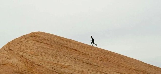 Đi bộ kiểu này trông có vẻ 