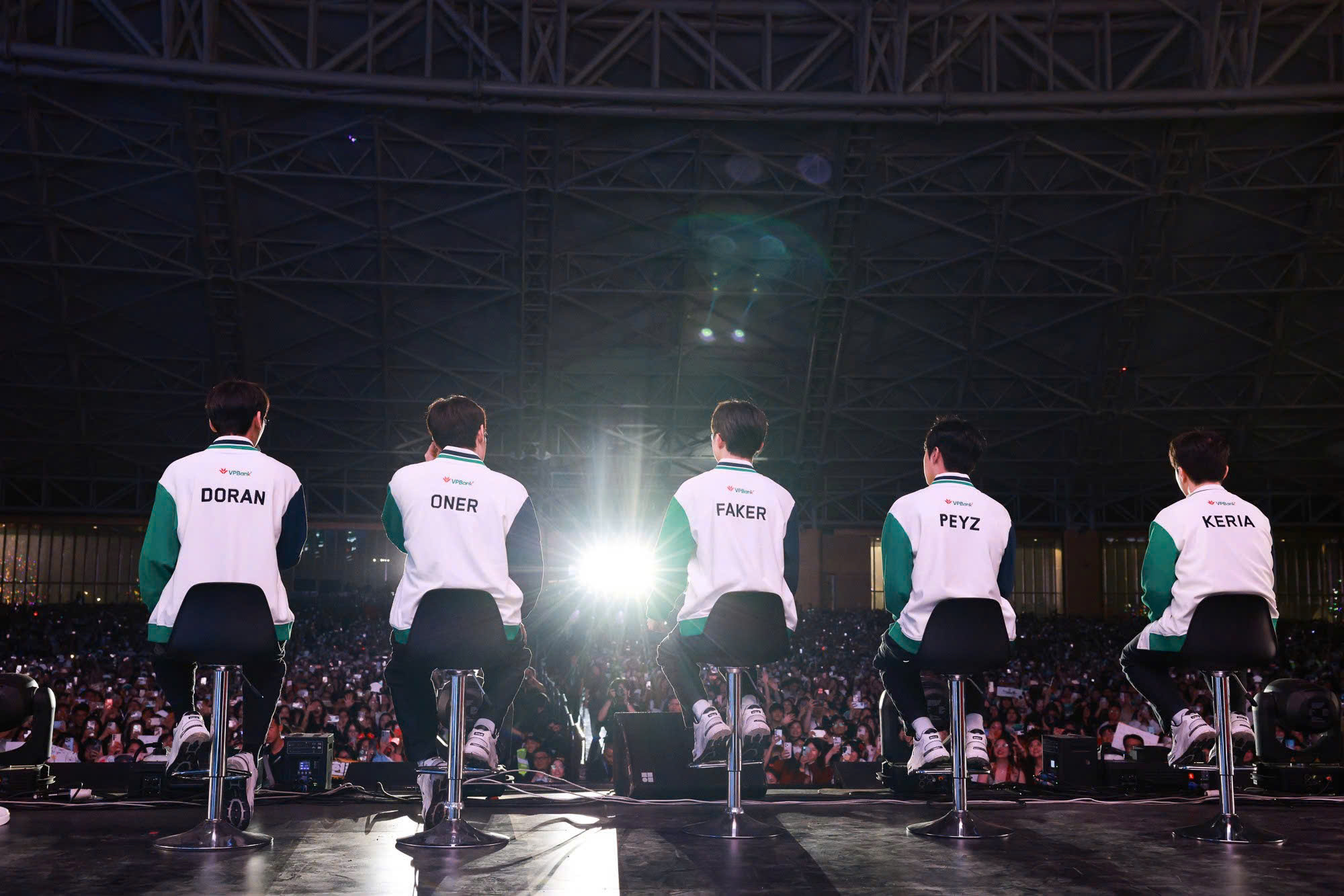 Fan meeting T1 tại Việt Nam: Sự kiện hoành tráng nhưng nhiều tranh cãi, ban tổ chức nói gì?- Ảnh 2. Fan meeting T1 tại Việt Nam: Sự kiện hoành tráng nhưng nhiều tranh cãi, ban tổ chức nói gì?- Ảnh 2.