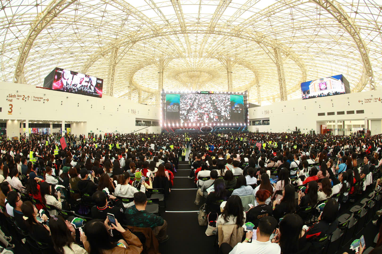 Fan meeting T1 tại Việt Nam: Sự kiện hoành tráng nhưng nhiều tranh cãi, ban tổ chức nói gì?- Ảnh 4. Fan meeting T1 tại Việt Nam: Sự kiện hoành tráng nhưng nhiều tranh cãi, ban tổ chức nói gì?- Ảnh 4.