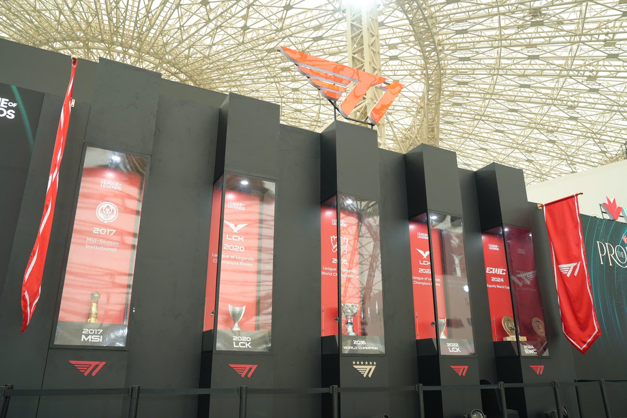 Fan meeting T1 tại Việt Nam: Sự kiện hoành tráng nhưng nhiều tranh cãi, ban tổ chức nói gì?- Ảnh 3. Fan meeting T1 tại Việt Nam: Sự kiện hoành tráng nhưng nhiều tranh cãi, ban tổ chức nói gì?- Ảnh 3.