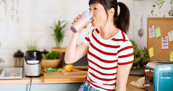 Không phải sáng hay tối, đây mới là cách uống collagen giúp làn da và xương khớp của bạn hưởng lợi nhiều nhất