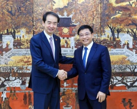 Bộ trưởng Nguyễn Văn Thắng tiếp đại sứ Trung Quốc tại Việt Nam Hà Vĩ