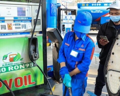 Từ 15h chiều 31/12, giá xăng tiếp tục giảm đến 278 đồng/lít