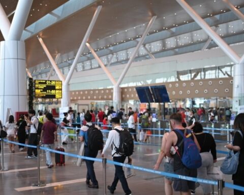 Cảng hàng không Tân Sơn Nhất dự kiến phục vụ khoảng 131.000 khách/ngày dịp Tết Dương lịch 2026