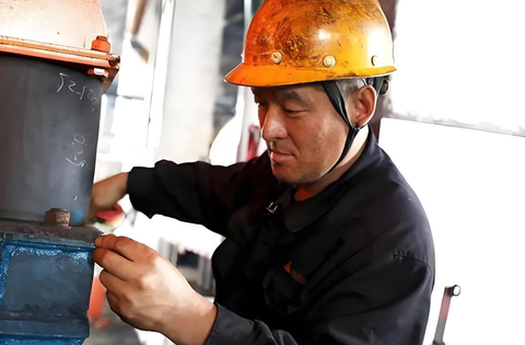 Lương tháng 13 triệu nhưng công ty chuyển khoản 4 tỷ đồng: Tài khoản bị phong tỏa, người đàn ông bị kiện