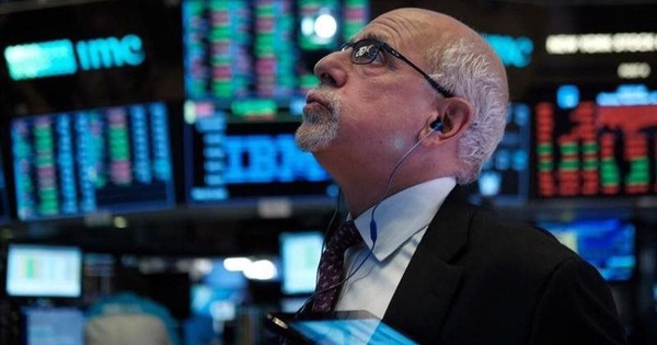 Khối ngoại “quay xe” bán ròng hơn 700 tỷ đồng phiên đầu năm mới, ngược dòng gom mạnh một mã ngân hàng