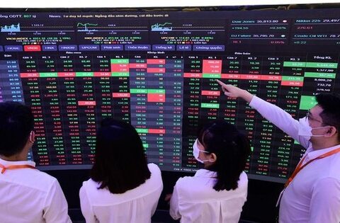 Công khai người hành nghề chứng khoán không hoàn thành tập huấn hàng năm