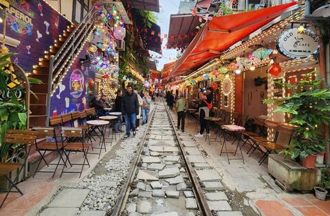 Đề nghị dừng tàu khách chạy qua ‘phố cà phê đường tàu’