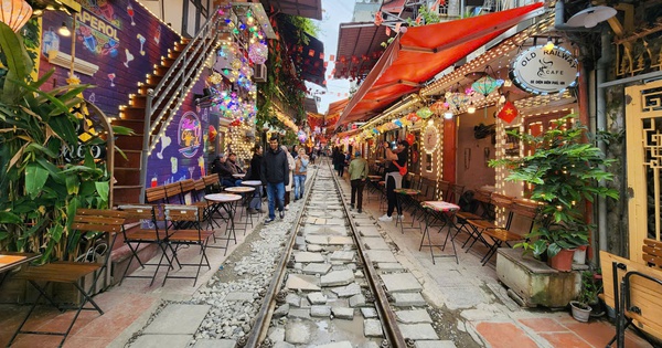 Đề nghị dừng tàu khách chạy qua ‘phố cà phê đường tàu’