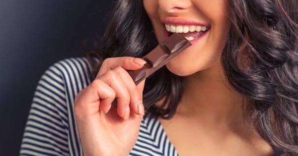 Dâu tây và sô cô la đen giúp giảm đau bụng kinh hiệu quả