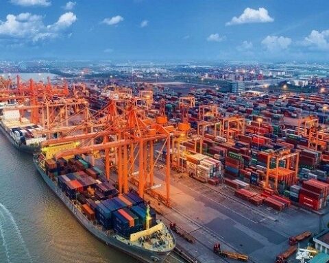 Vượt “sóng gió” thuế quan, Việt Nam trở thành “quán quân” tăng trưởng Châu Á