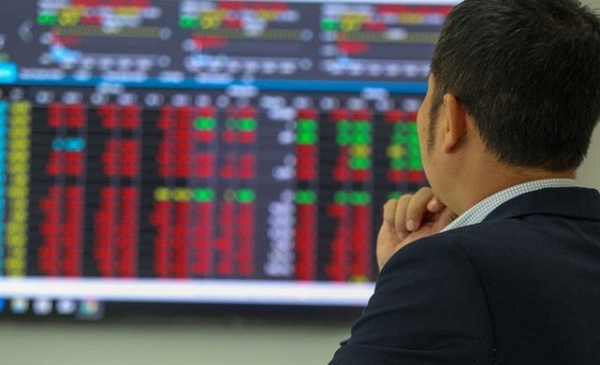 Chứng khoán ngày 20/1: Áp lực bán gia tăng quanh mốc 1.900 điểm, VN-Index ngắt mạch tăng