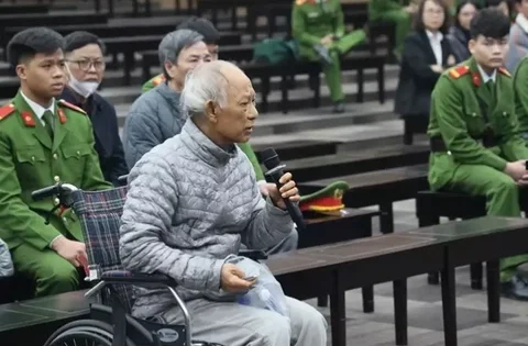 Cựu Tổng giám đốc VICEM khai không quan tâm tiền ‘biếu’ vì thu nhập cán bộ cả trăm triệu mỗi tháng