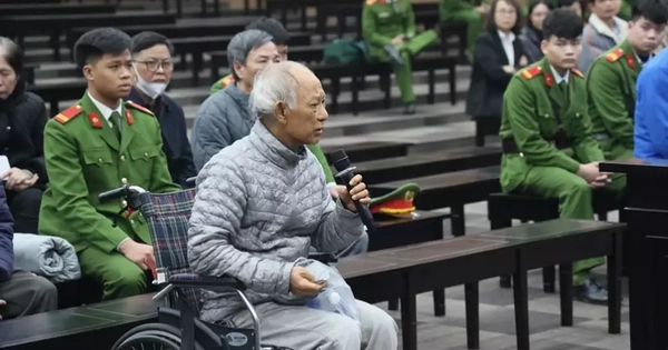 Cựu Tổng giám đốc VICEM khai không quan tâm tiền ‘biếu’ vì thu nhập cán bộ cả trăm triệu mỗi tháng