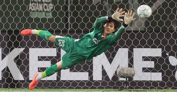 Lộ bí mật: Hotboy Cao Văn Bình được “nhắc bài” để cản phá xuất thần trước U23 Hàn Quốc ở U23 châu Á