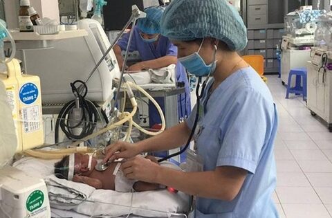 Cách phòng viêm phổi cho trẻ khi trời lạnh