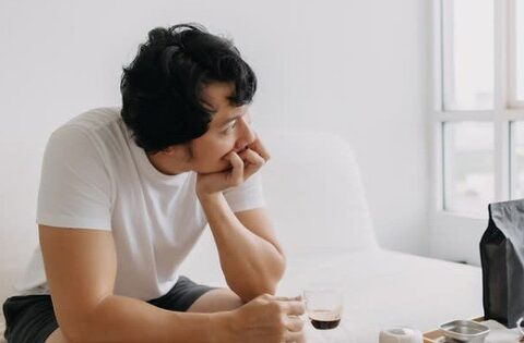 Sau tuổi 40, vì sao nhiều nam giới bỗng nhiên hay mệt mỏi, dễ cáu gắt? Biết lý do nhiều anh còn cảm thấy ngại