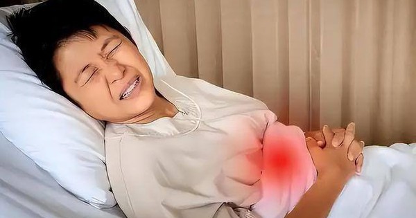Miệng bỗng xuất hiện 4 dấu hiệu lạ, rất có thể dạ dày đang “kêu cứu” vì ung thư