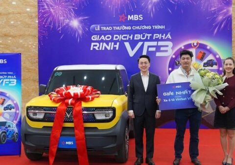 MBS trao thưởng “xế hộp VF3”, ra mắt ưu đãi cuối năm “All in one” cho khách hàng mới