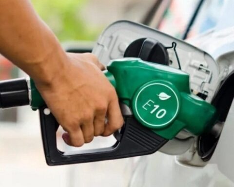 Từ 15h chiều 29/1, giá xăng dầu đồng loạt tăng mạnh