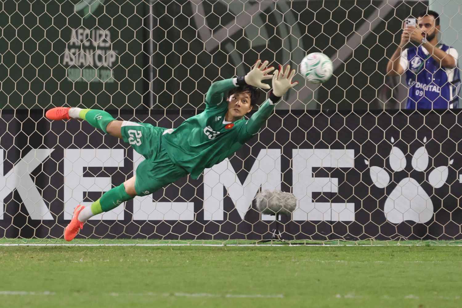 Lộ bí mật: Hotboy Cao Văn Bình được 