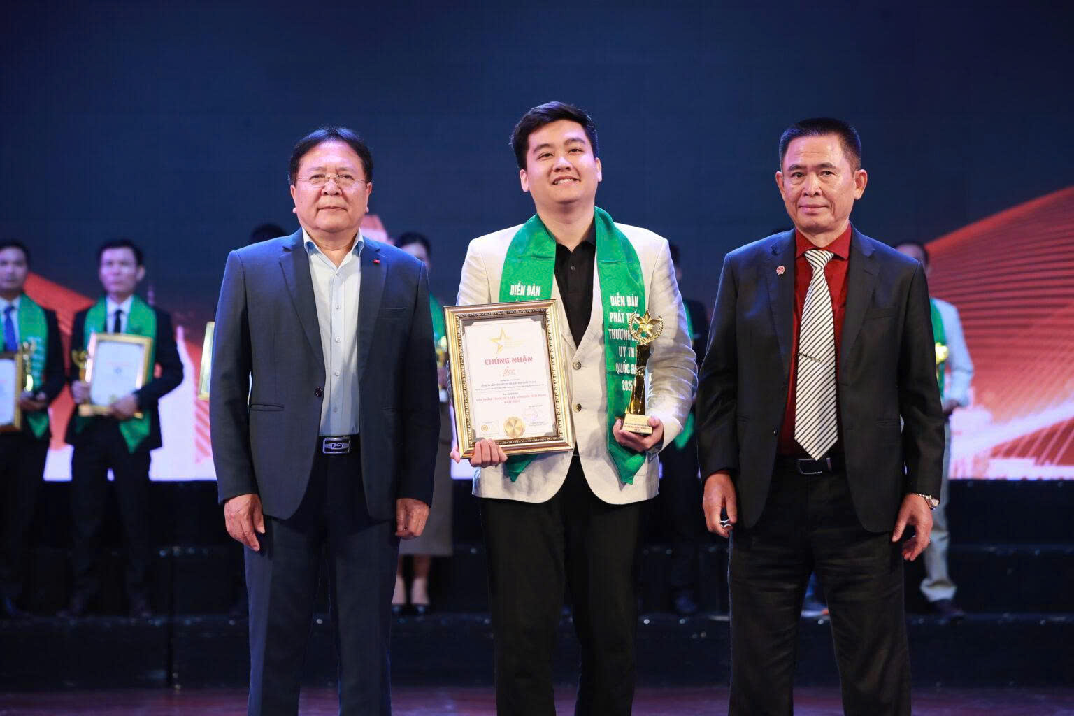 Anh ngữ SEC nhìn lại hành trình năm 2025 - Dấu ấn qua từng bước phát triển- Ảnh 2.