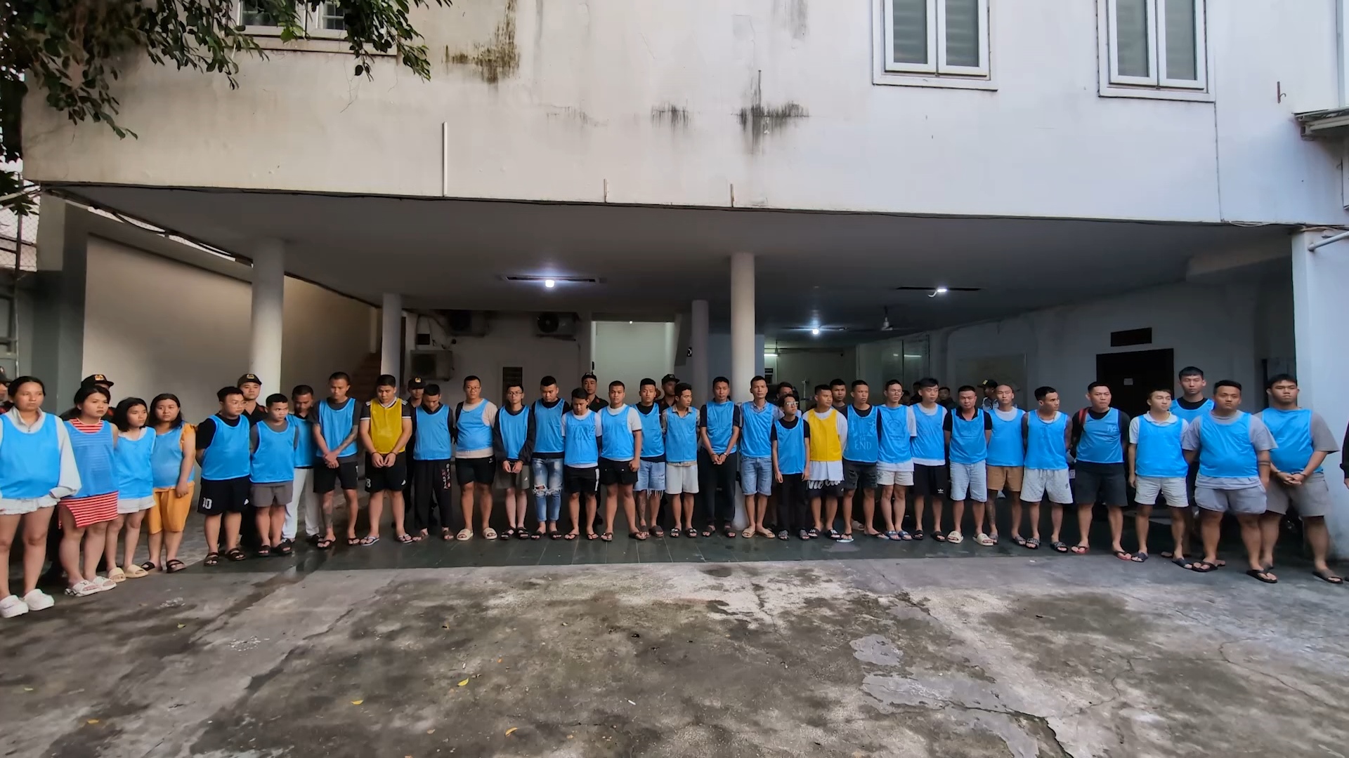 TikToker “Huỳnh Cao Cường - Đức Năng Thắng Số” trục lợi hàng tỷ đồng từ việc cứu người bên Campuchia- Ảnh 1. TikToker “Huỳnh Cao Cường - Đức Năng Thắng Số” trục lợi hàng tỷ đồng từ việc cứu người bên Campuchia- Ảnh 1.