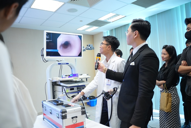 Đi khám vì táo bón, tiêu chảy, bệnh nhân TP.HCM phát hiện 11 polyp tiêu hoá: Bác sĩ cảnh báo dấu hiệu ung thư sớm- Ảnh 2. Đi khám vì táo bón, tiêu chảy, bệnh nhân TP.HCM phát hiện 11 polyp tiêu hoá: Bác sĩ cảnh báo dấu hiệu ung thư sớm- Ảnh 2.