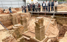 Đào đất, người dân Việt Nam phát hiện vật hình trụ dày 4m màu vàng lạ, chuyên gia xác nhận báu vật lớn nhất lịch sử