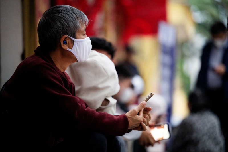 Hà Nội: Giá vàng giảm sốc chỉ sau một đêm, cảnh tượng tại phố Cầu Giấy khiến nhiều người không khỏi bất ngờ- Ảnh 14. Hà Nội: Giá vàng giảm sốc chỉ sau một đêm, cảnh tượng tại phố Cầu Giấy khiến nhiều người không khỏi bất ngờ- Ảnh 14.