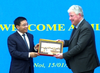 Bộ trưởng Nguyễn Văn Thắng tiếp Phó Chủ tịch Cấp cao Tập đoàn ASML