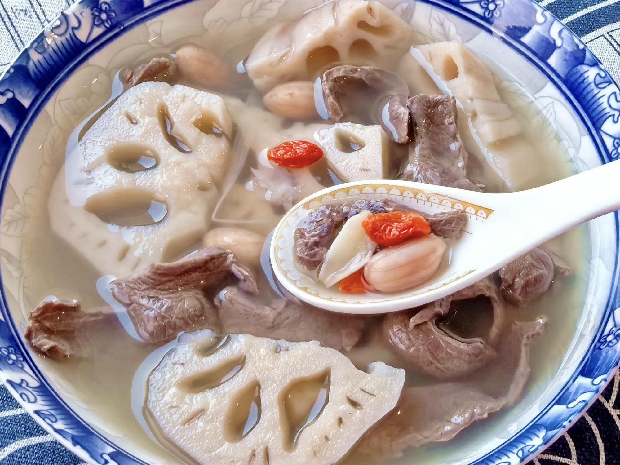 3 loại rau dưỡng phổi, dễ nấu lại ngon miệng: Ăn nhiều hơn vào mùa đông vì đúng mùa, tươi sạch và giàu dinh dưỡng- Ảnh 4. 3 loại rau dưỡng phổi, dễ nấu lại ngon miệng: Ăn nhiều hơn vào mùa đông vì đúng mùa, tươi sạch và giàu dinh dưỡng- Ảnh 4.