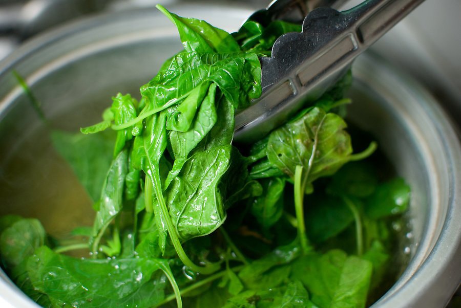 Nhiều loại rau củ tưởng chừng rất lành mạnh nhưng có thể “hóa độc” nếu không được chần qua nước sôi đúng cách- Ảnh 4.