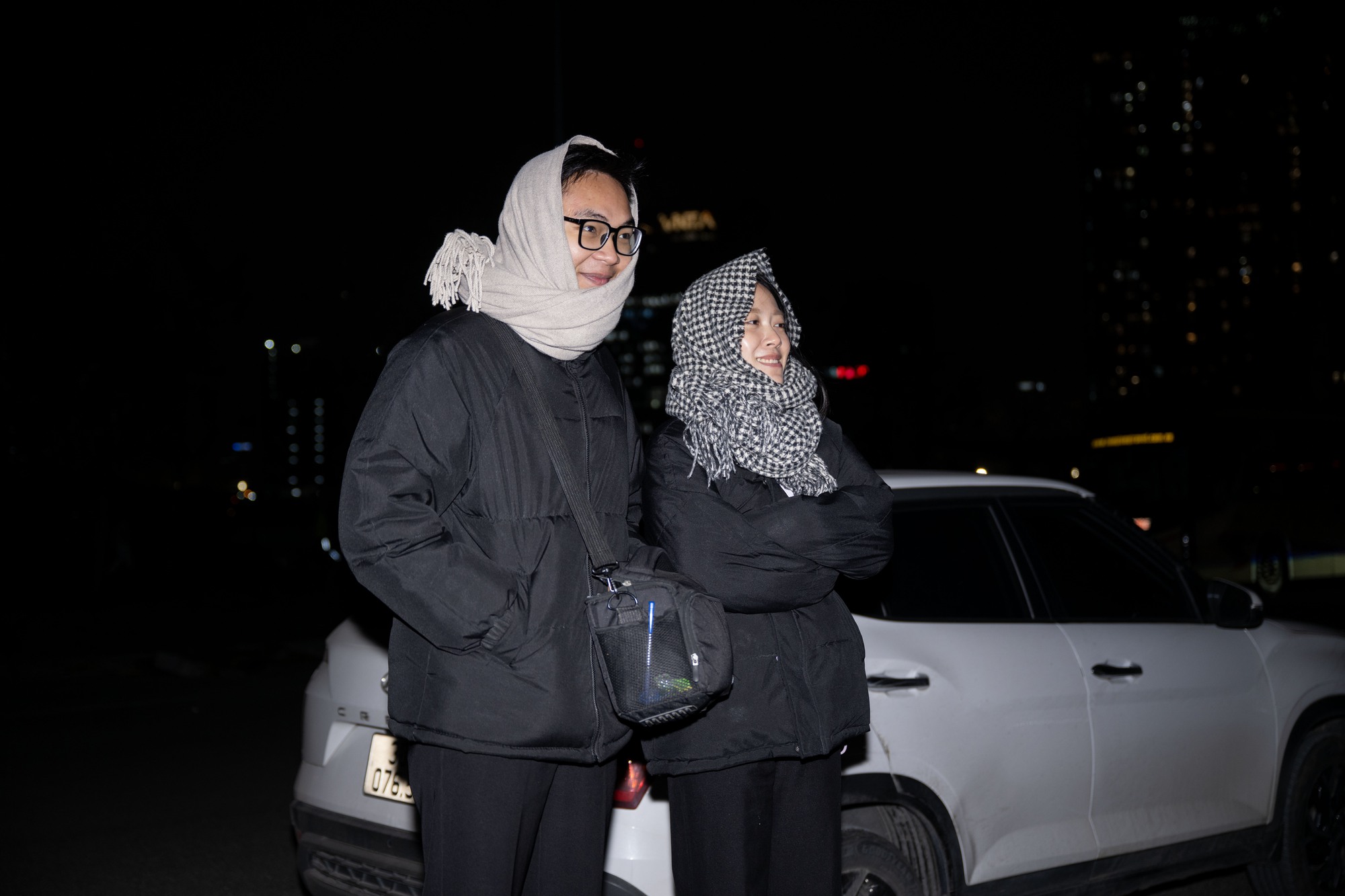 Tối 21/1, người dân Hà Nội háo hức ngắm nhìn màn trình diễn pháo hoa tổng duyệt cực mãn nhãn tại sân vận động Mỹ Đình- Ảnh 3. Tối 21/1, người dân Hà Nội háo hức ngắm nhìn màn trình diễn pháo hoa tổng duyệt cực mãn nhãn tại sân vận động Mỹ Đình- Ảnh 3.