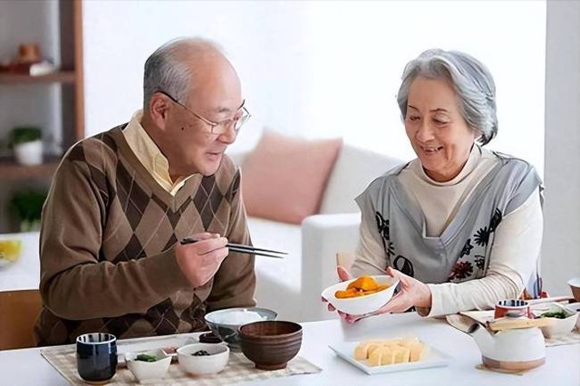 Nghỉ hưu rồi, có phải ăn sáng lúc nào cũng được? Nếu đã 60 tuổi, bạn sẽ giật mình khi biết sự thật- Ảnh 3.