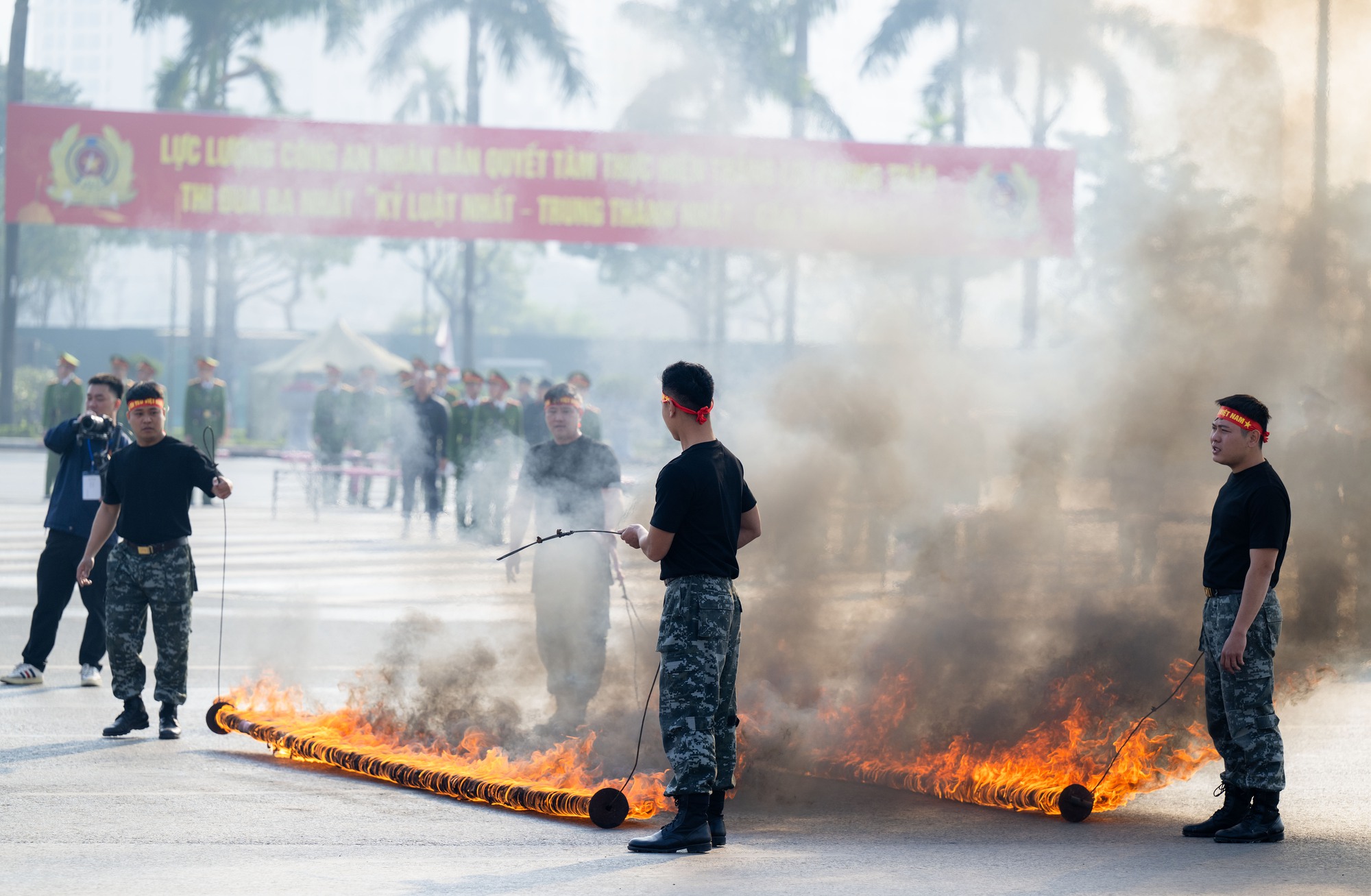 Toàn cảnh Lễ xuất quân và màn diễn tập hoành tráng bảo vệ an ninh Đại hội XIV tại Mỹ Đình- Ảnh 24.