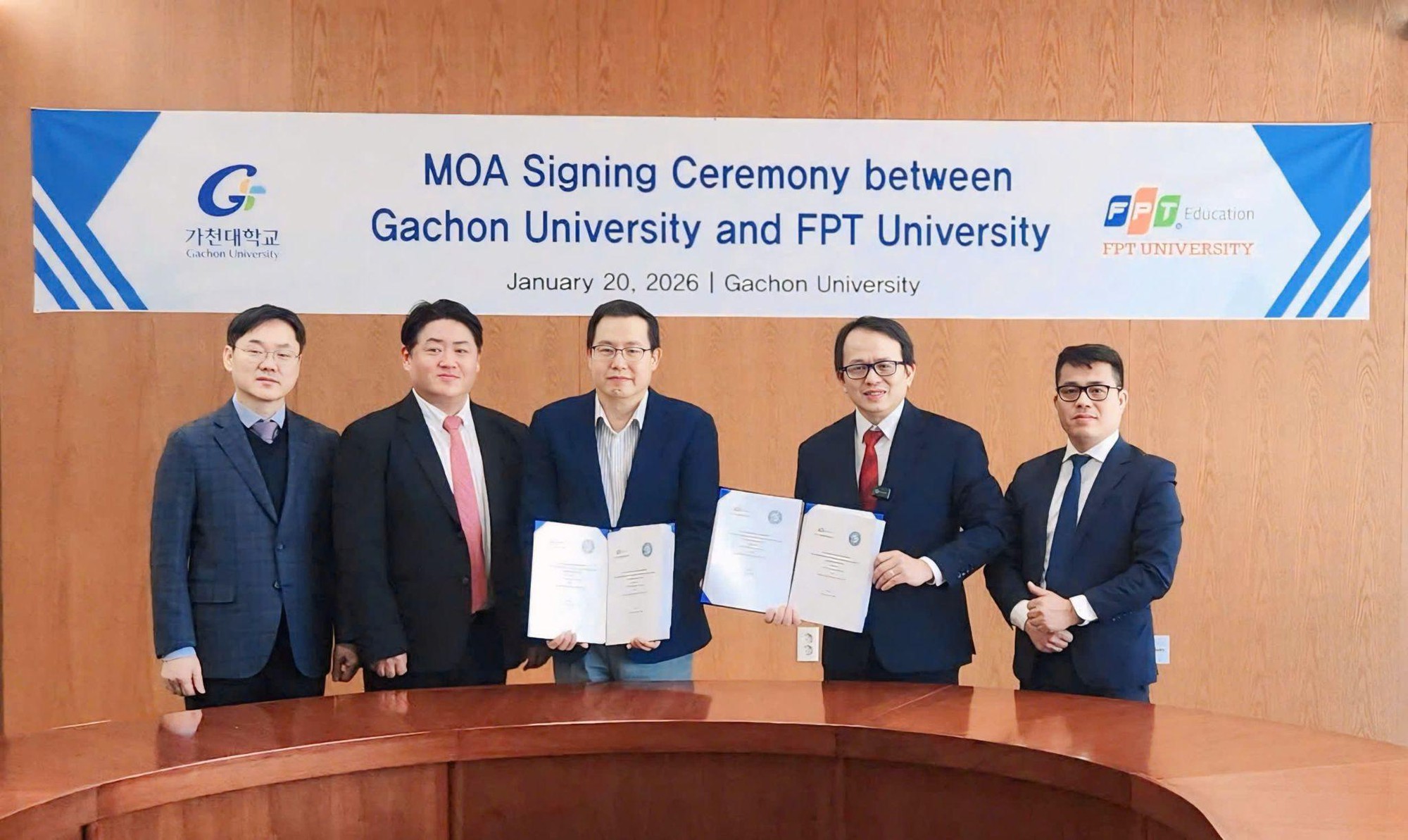 Trường ĐH FPT và ĐH Gachon Hàn Quốc hợp tác đào tạo công nghệ bán dẫn toàn cầu- Ảnh 1. Trường ĐH FPT và ĐH Gachon Hàn Quốc hợp tác đào tạo công nghệ bán dẫn toàn cầu- Ảnh 1.